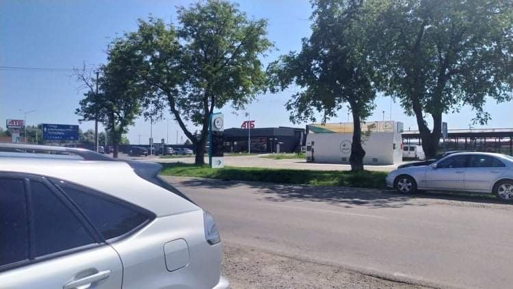 Фасад приміщення 45м2  може бути під сто.