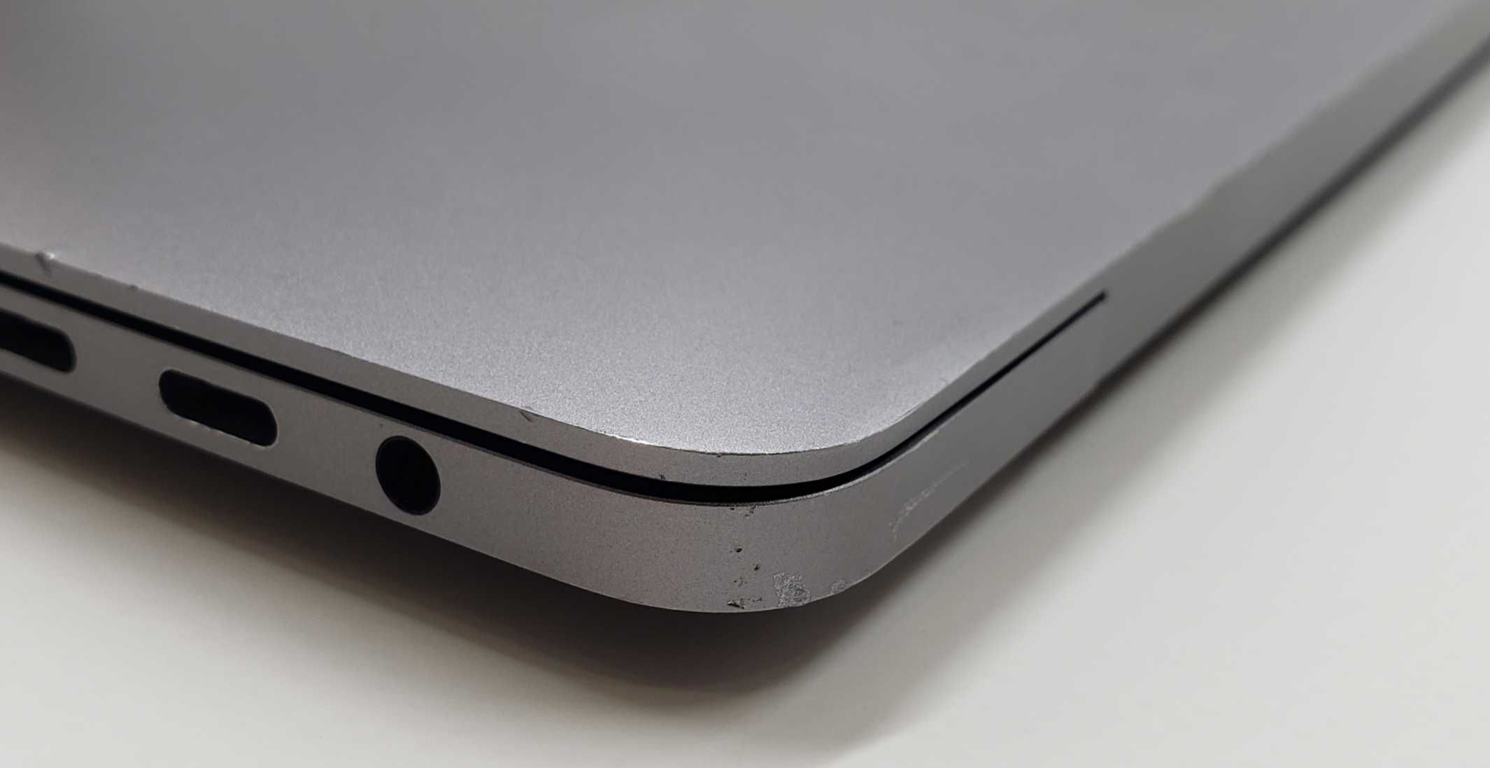 УЦІНКА! Ноутбук + Кейс у подарунок! MacBook Pro 15'' 2018 i9/32/1TB