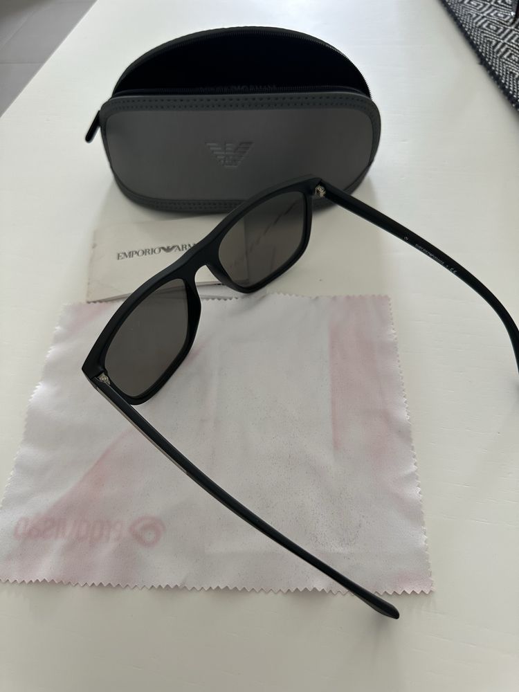 Oculos de sol Armani bom estado