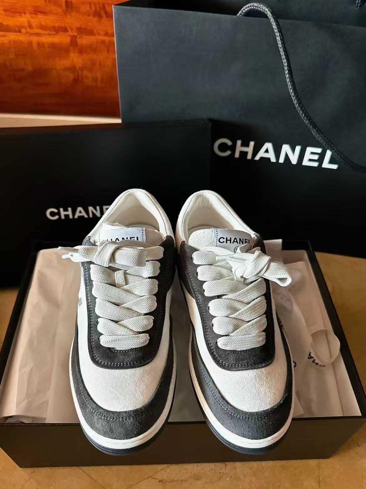 CHANEL, tênis de skate, novos e tamanho sob medida