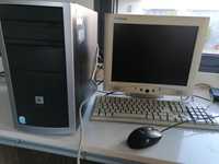 Torre computador, teclado, rato e ecrã