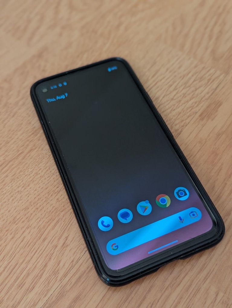 Google Pixel 4a (128GB) w bardzo dobrym stanie + akcesoria