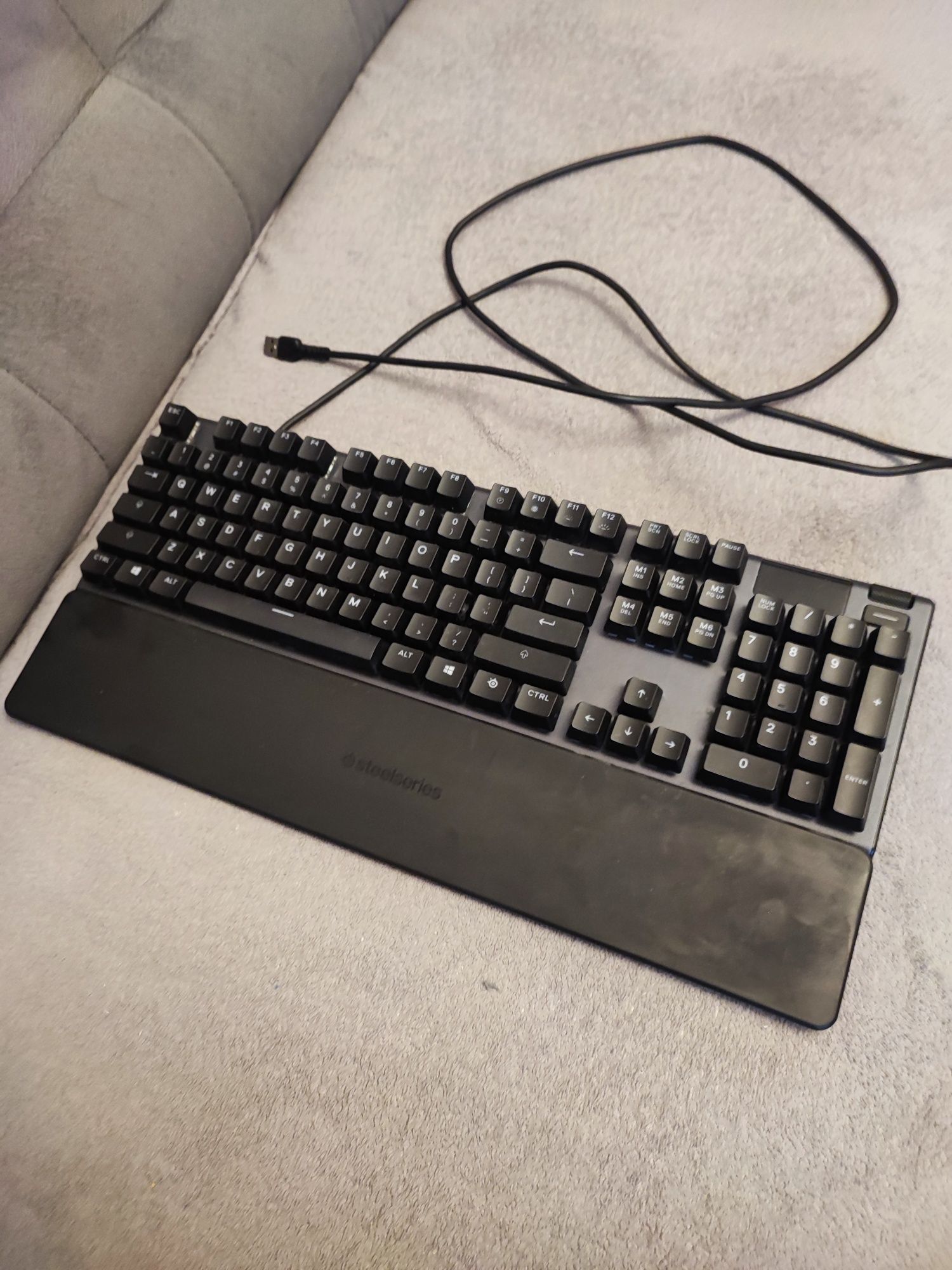 steelseries apex 5 arctis 3 Genesis krypton 200
