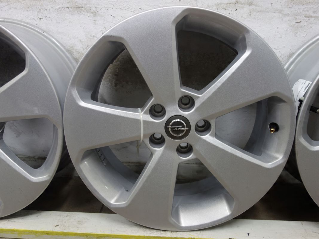 17/5x105 Felgi aluminiowe Opel Astra J Astra K Mokka