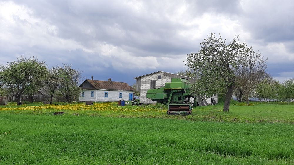 Будинок м.Корець. 74соти землі..