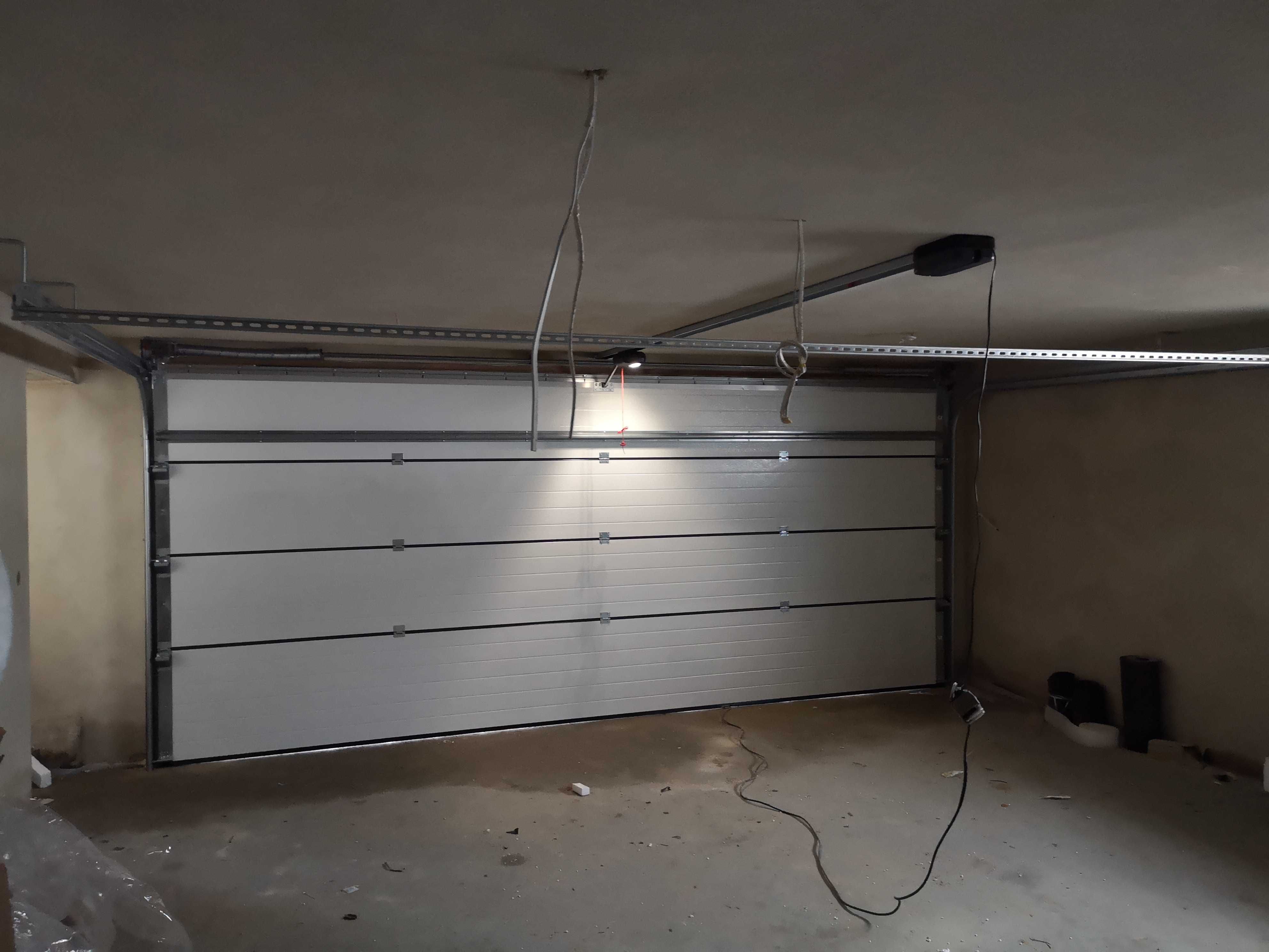 Brama Fakro 4000x2125 Turner Oak garażowa segmentowa ocieplana