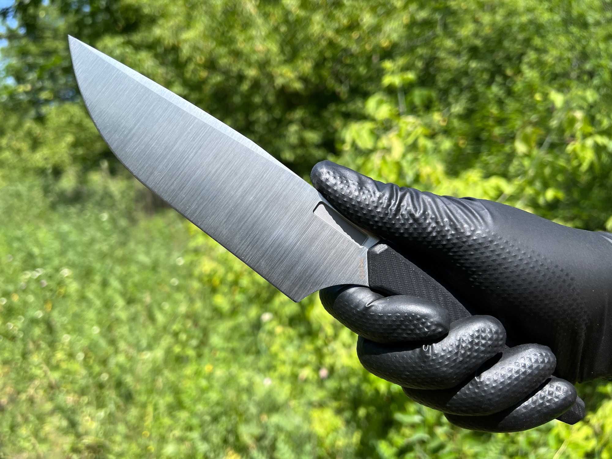 Кухонний шеф ніж Vero Engineering Chef, Black G-10, Belt Satin Nitro-V
