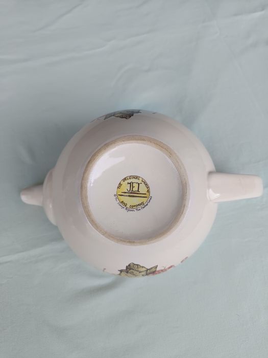 Porcelanowy dzbanek, czajnik do herbaty