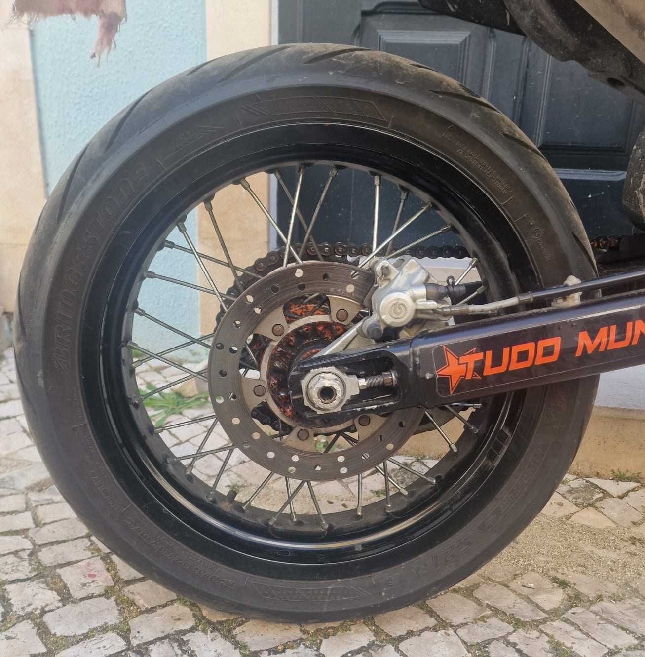 Pneus supermotar