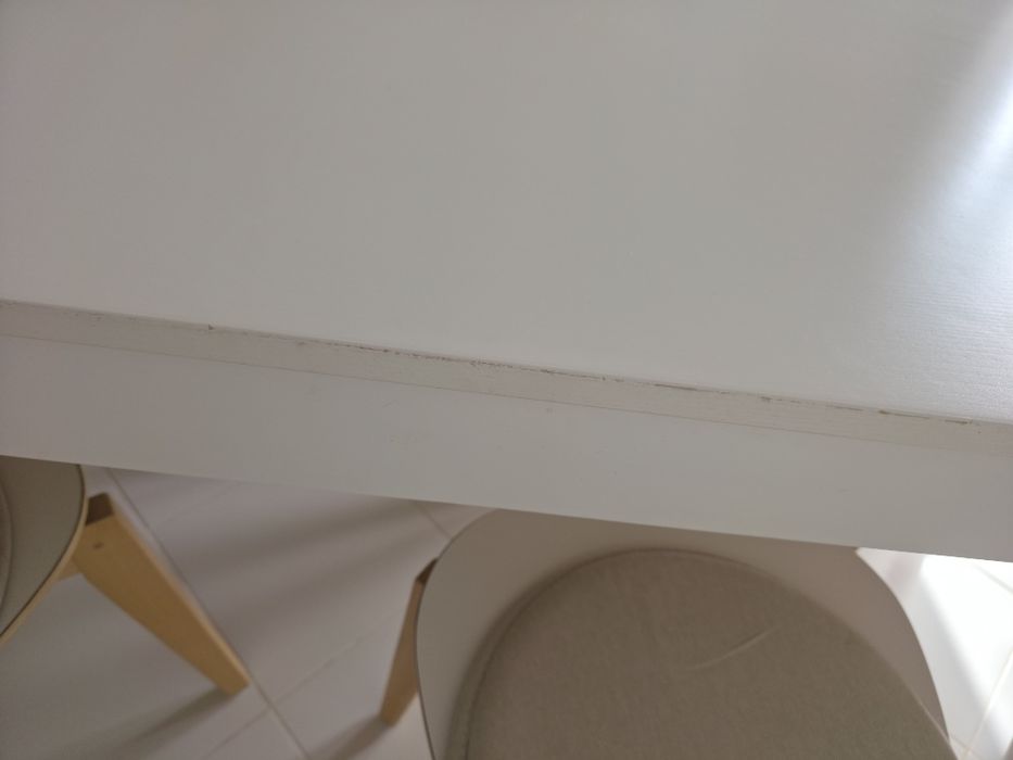 Vendo mesa e cadeiras