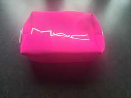 Kosmetyczka firmy MAC