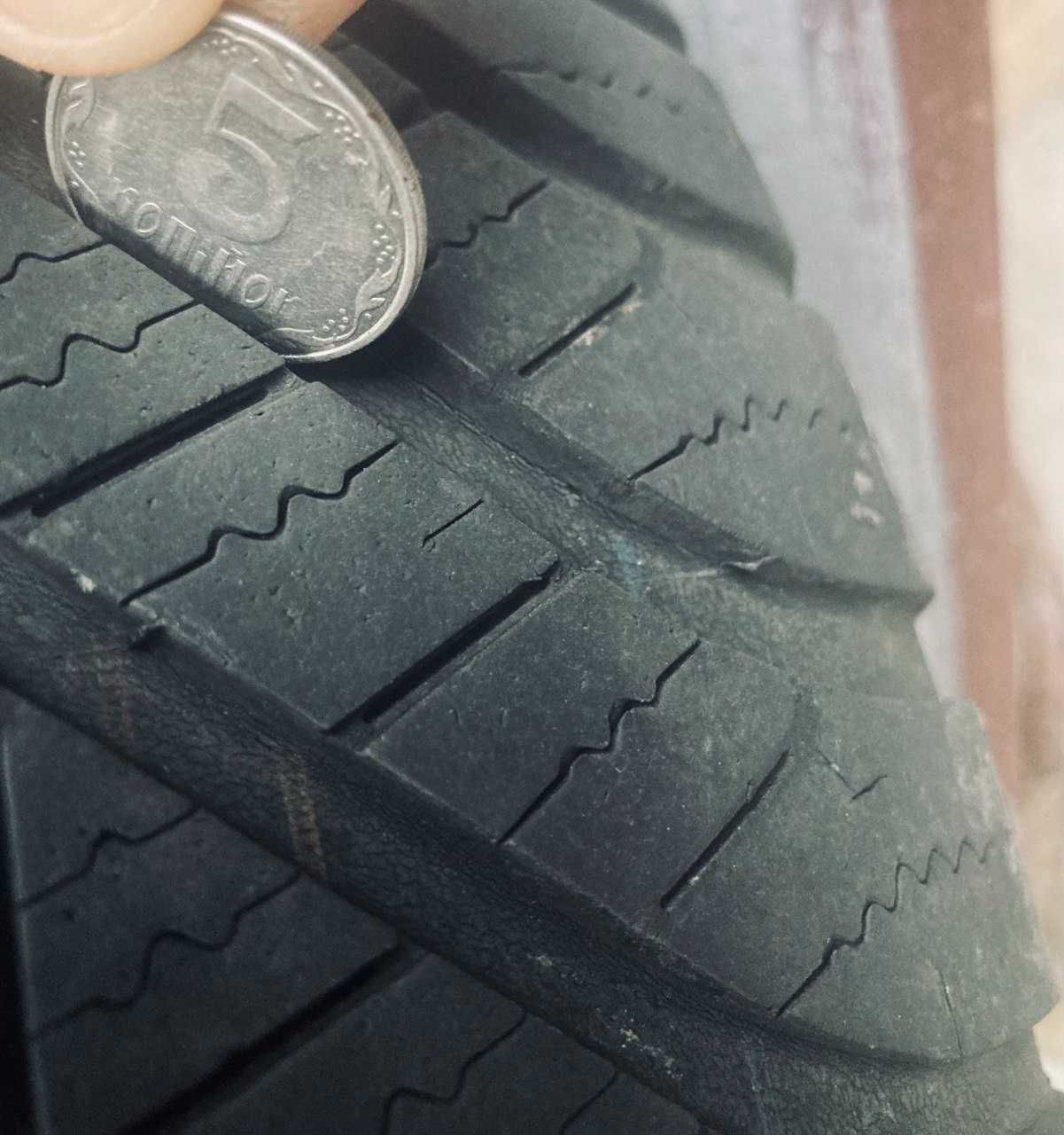 215/55 R-17 Goodyear Vector 4 Season