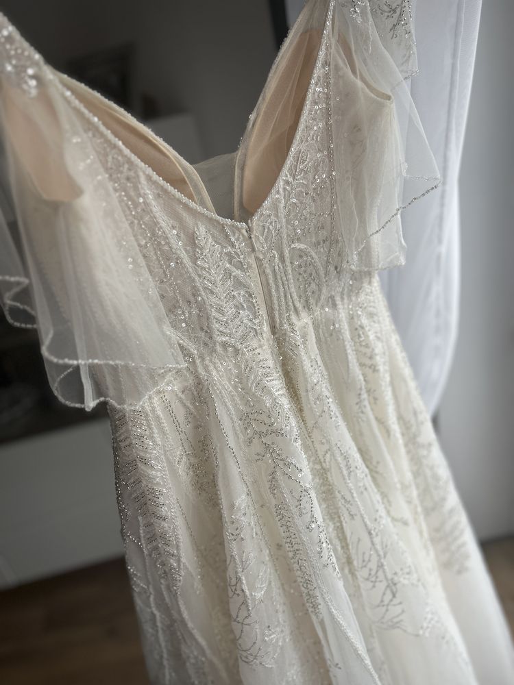Suknia ślubna zdobiona