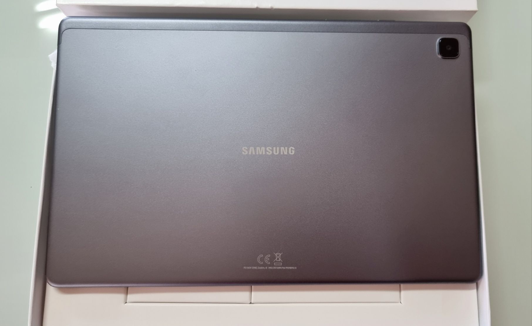 Samsung galaxy Tab A7 SM-T505 + capa de protecção 
Cinzento