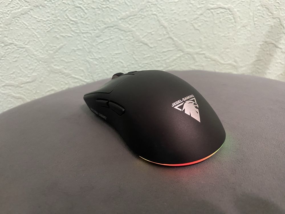 Беспроводная компьютерная мышь с зарядной станцией и RGB подсветкой!