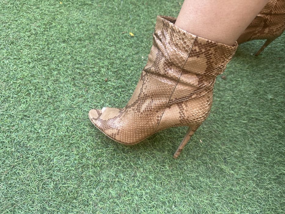 Kozaki Botki Burberry skóra węża 37 otwarte palce