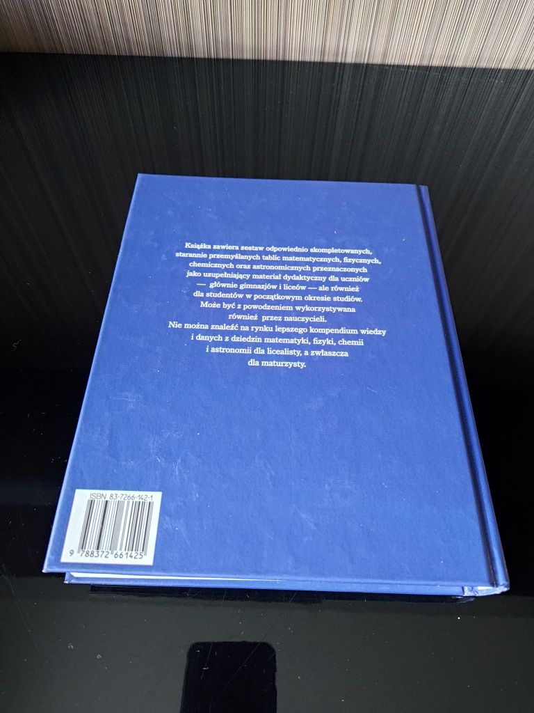 Tablice matematyczne, fizyczne, chemiczne, astronomiczne - 412 stron