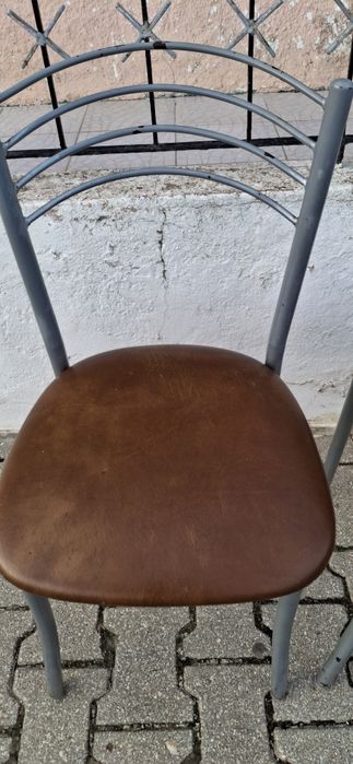 Cadeiras com acento almofadado