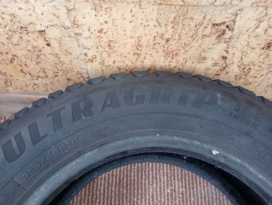 Зимові шини 215/65 R16 98T Good Year ULTRAGRIP ICE ARCTIC