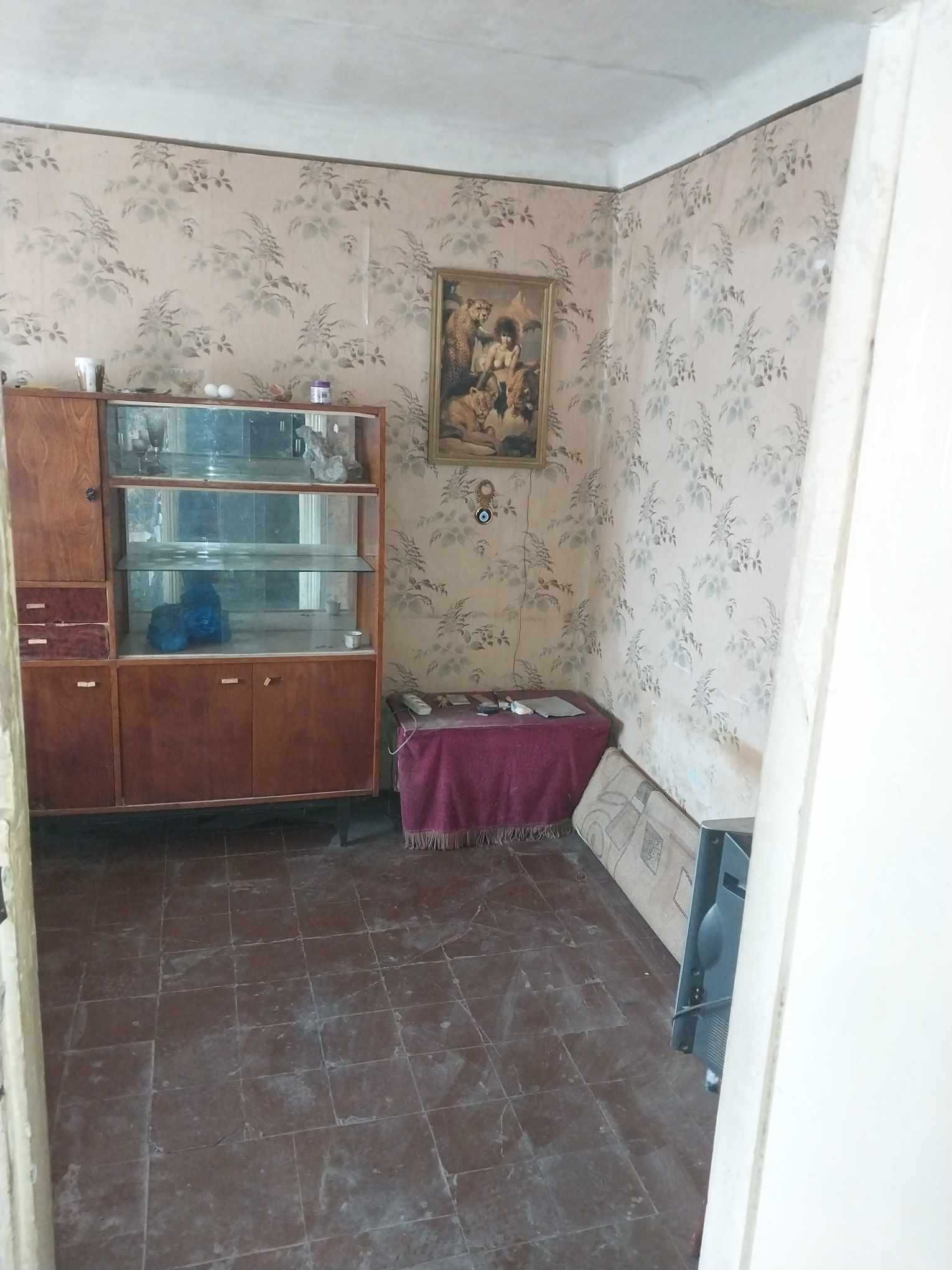 Продається секція 2 кімнати гуртожитку, р - н Центр не кутова