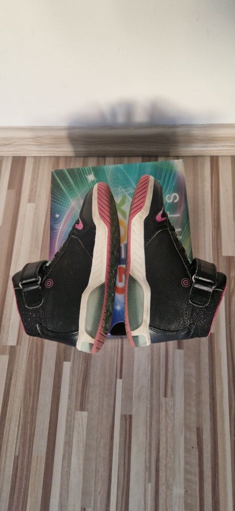Sneakersy Geox Lights J Inek Girl J36ASC 0CENF C9B4A r.29 jak nowe
