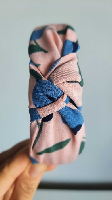 Opaska na głowę pudrowy róż w kwiaty pin up hand made