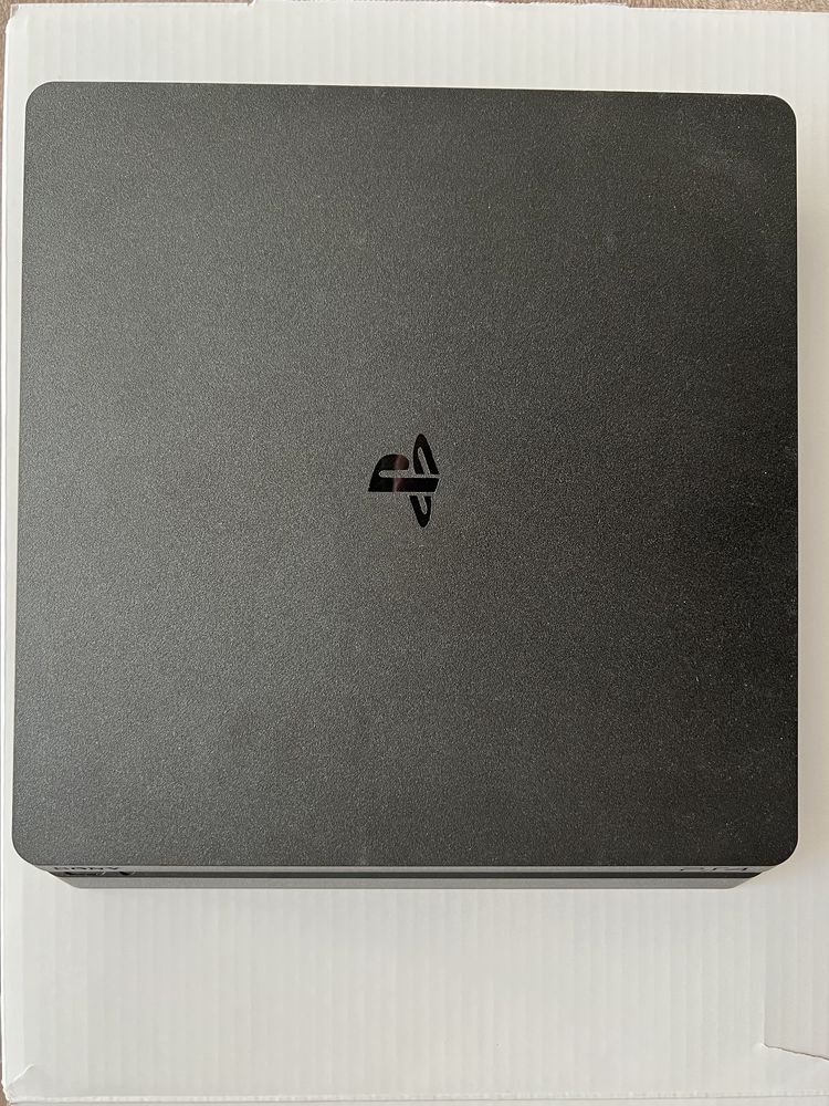 Приставка Sony PS4 + 2 джойстика + 3 гри