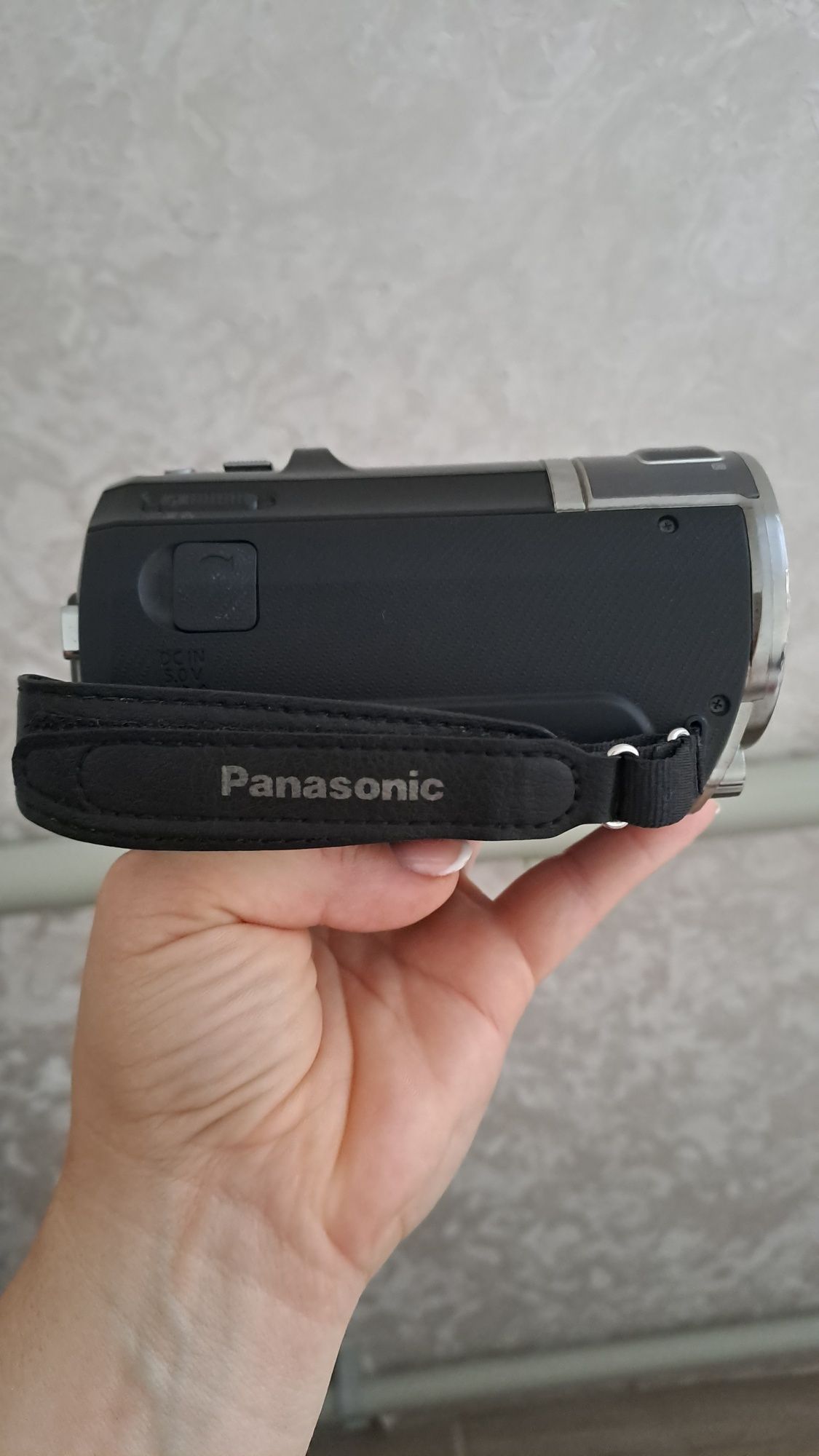 Відеокамера для блогера Panasonic HC-V700