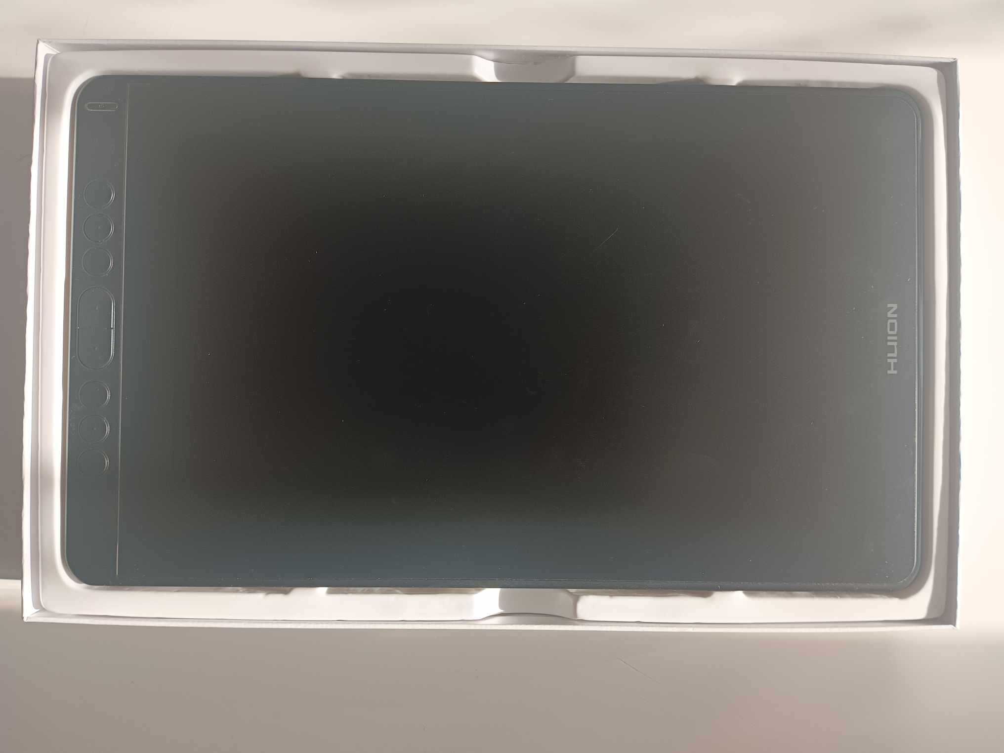 Tablet graficzny Huion Kamvas 13 czarny