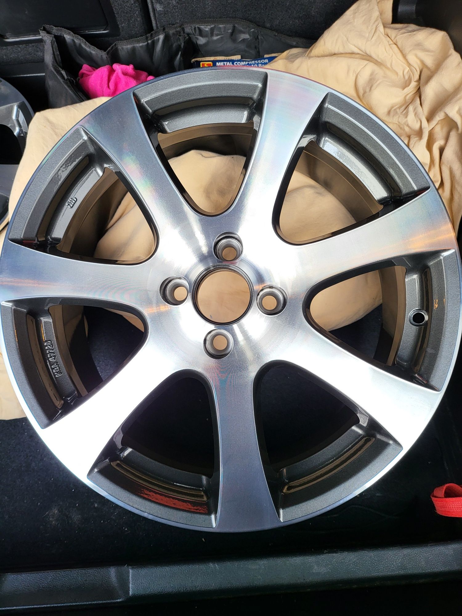 Felgi r17 4x100, nowe, et48