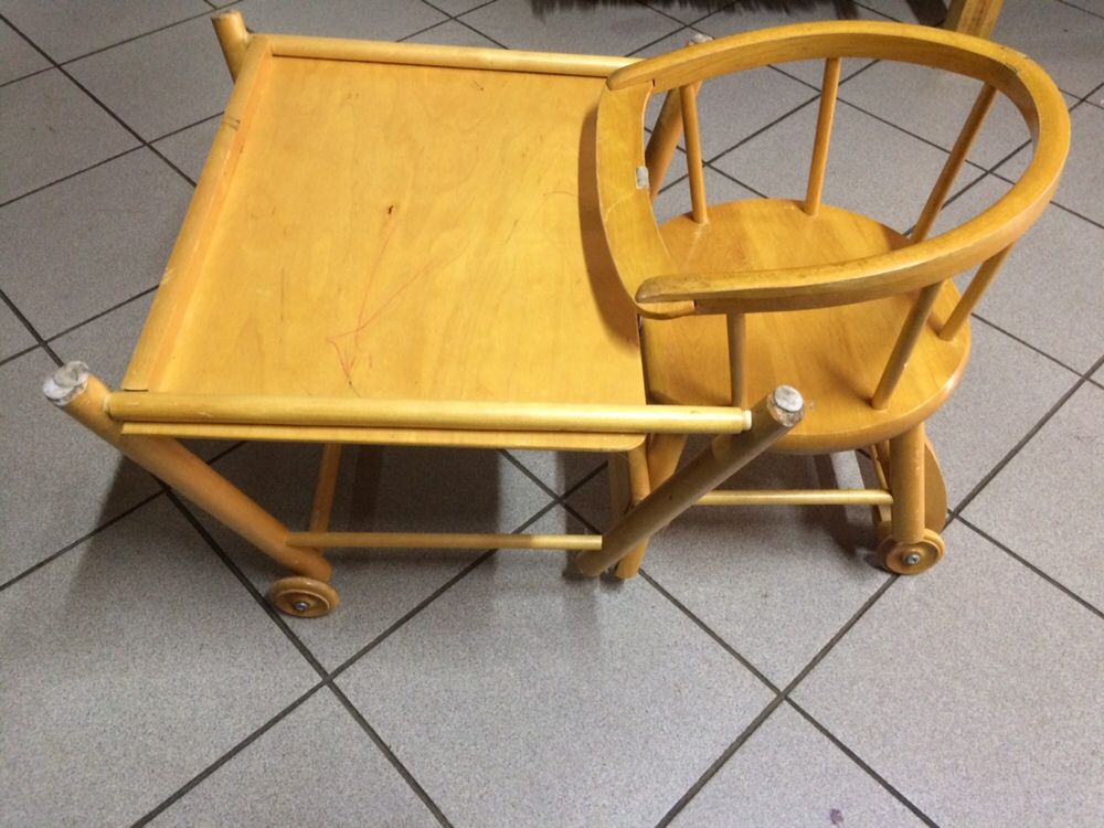 Продам дерев’яний фунціональний дитячий столик