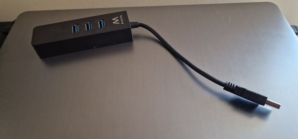 Hub com 3 portas e entrada rj45