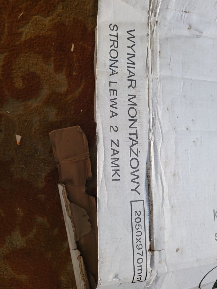 Nowe Drzwi Wejściowe w Kolorze Orzech – Bezpieczeństwo i Styl!