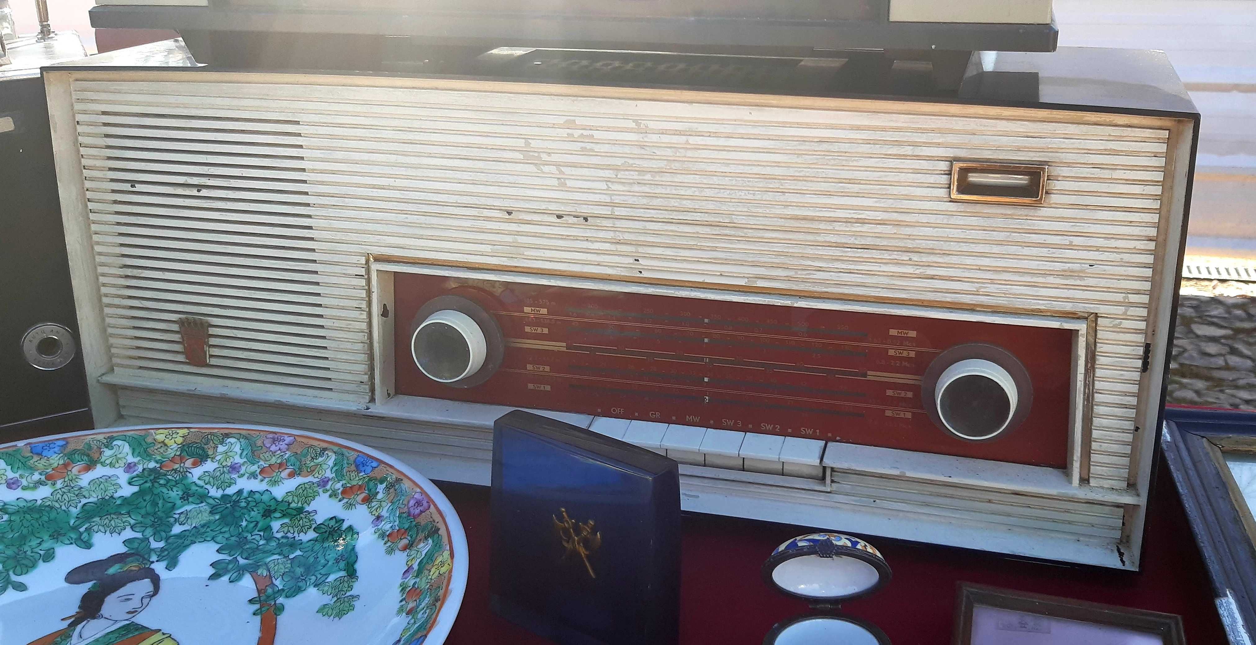 PHILIPS- Rádio Vintage,  anos 50/60, Baquelite.