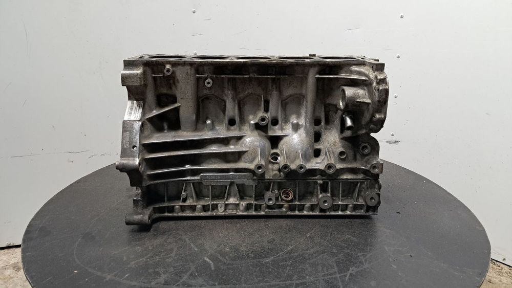 Блок двигателя VOLVO V70 XC70 S60 XC60 2.4 D D4 D5 2012 31359187
