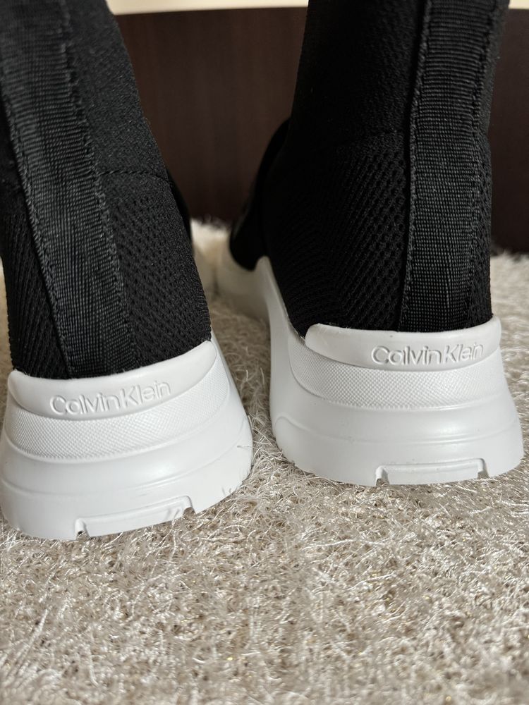 Calvin Klein oryginalne sneakersy czarne lekkie casual minimal klasa40