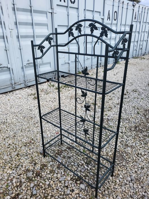 Stojak stelarz metalowy z półkami