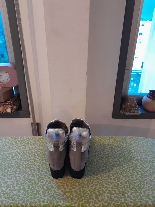 Vendo Botas de Senhora muito bonitas como novas