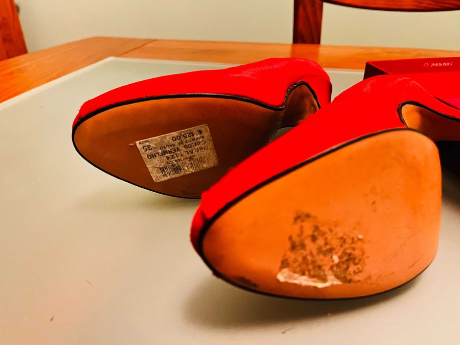 Sapatos vermelhos Haiti sem uso