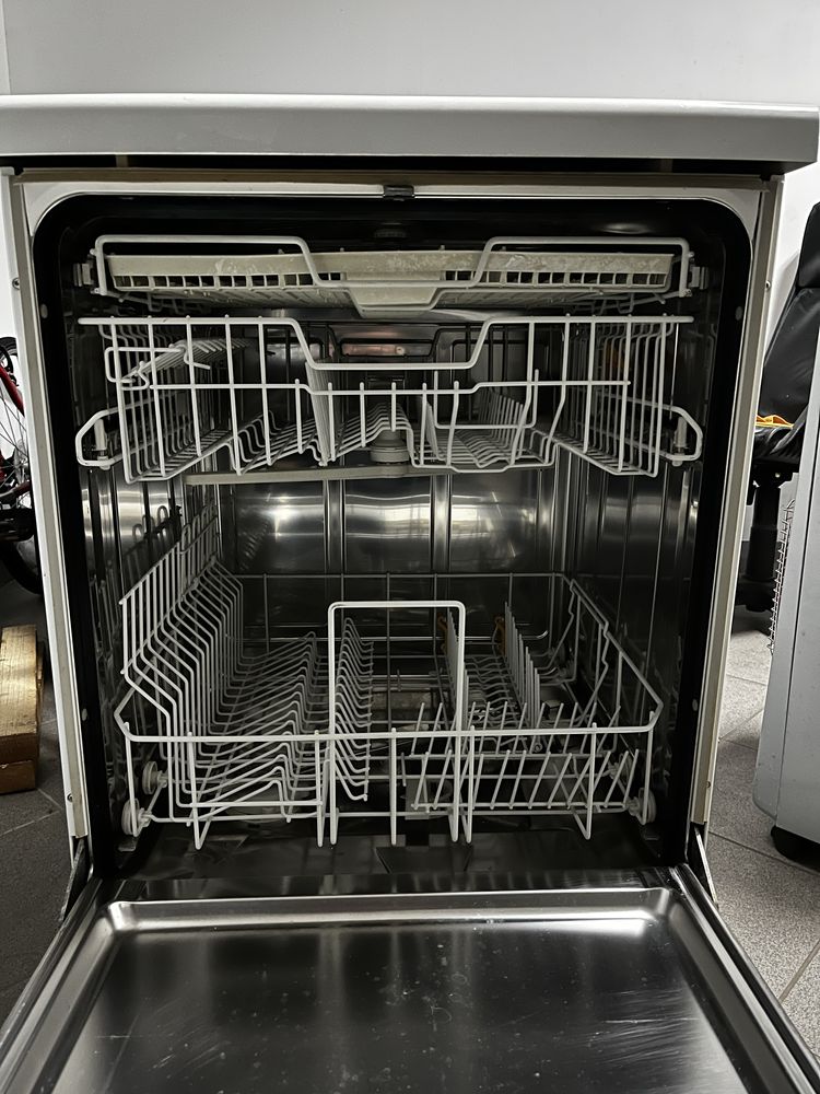 Посудомийна машина Miele