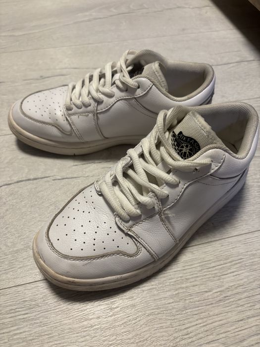 Шкіряні кросівки