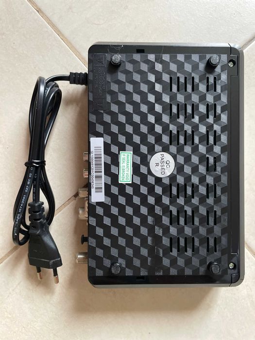 TV тюнер Супутниковий ресивер Gione S1026