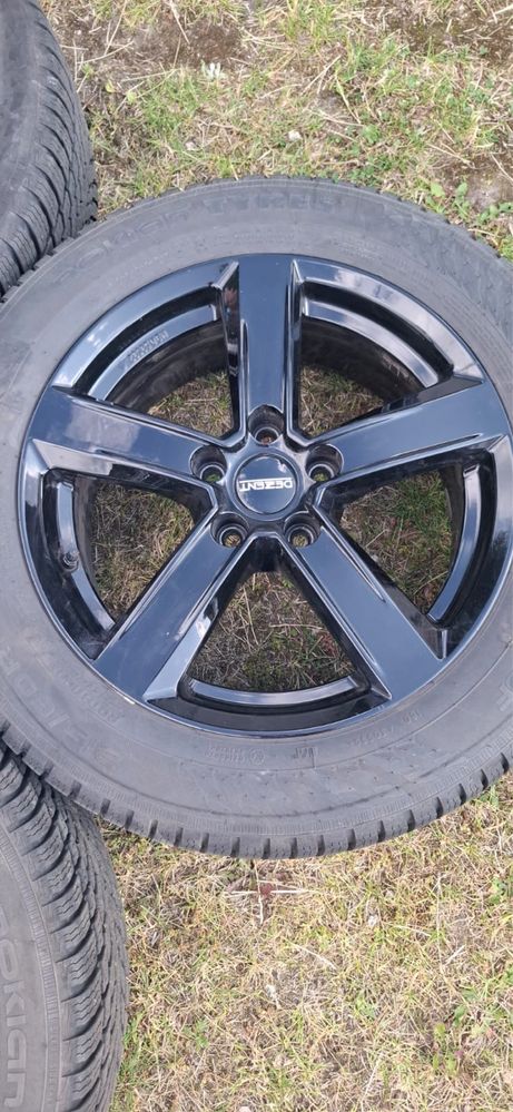 Komplet opon zimowych z felgami do Toyota C-HR 215/60/R17 Nokian