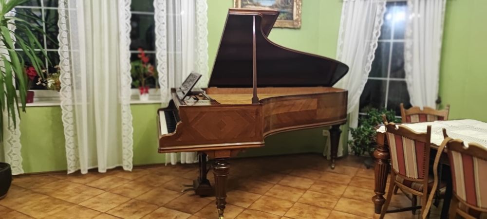 Fortepian Érard sygnatura Paderewski 
z autentyczną sygnaturą Ignacego