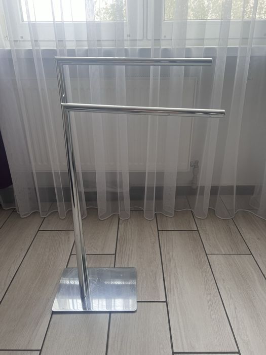 Стойка на одяг