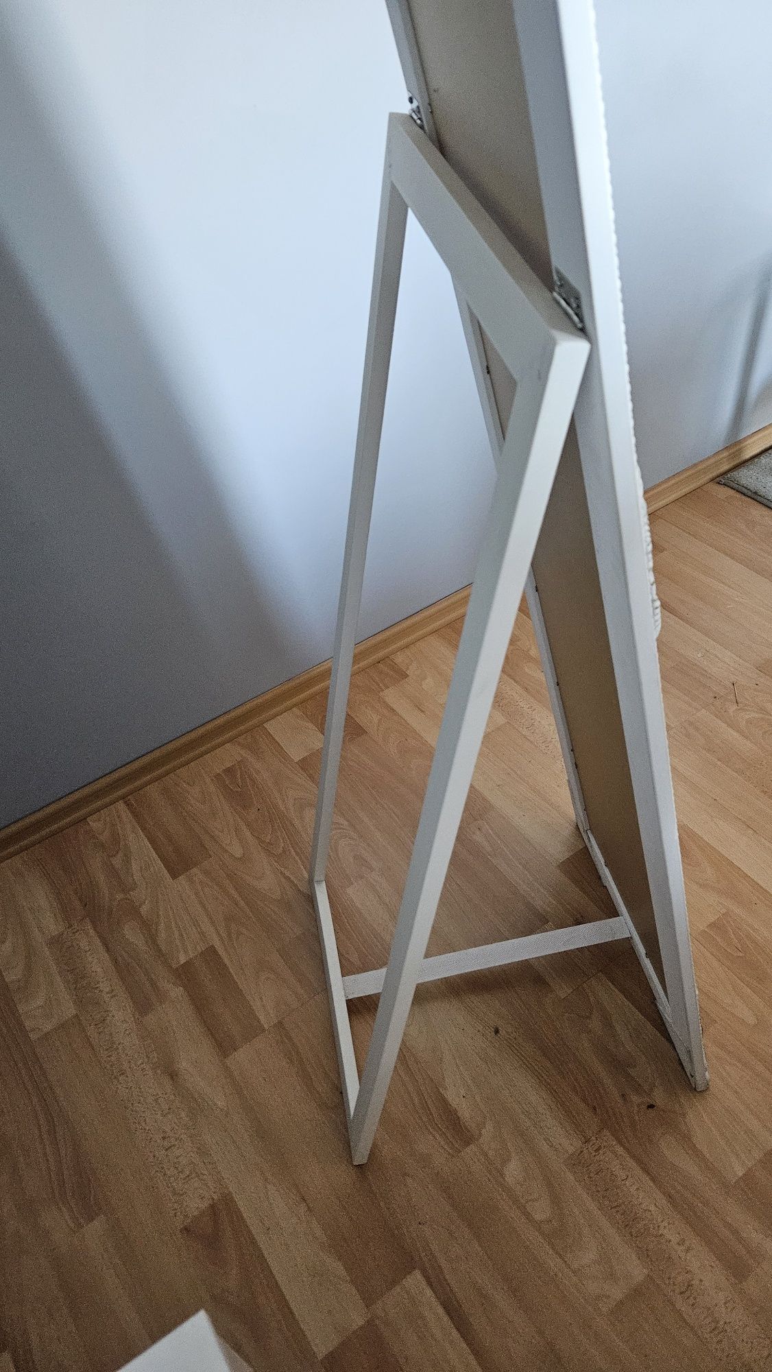 Sprzedam białe lustro