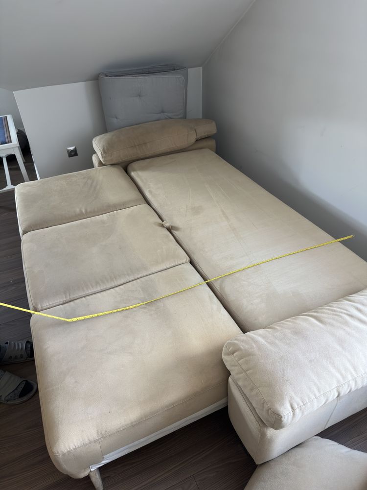 Sofa rozkladana w pięknym jasno beżowym kolorze. stan bardzo dobry