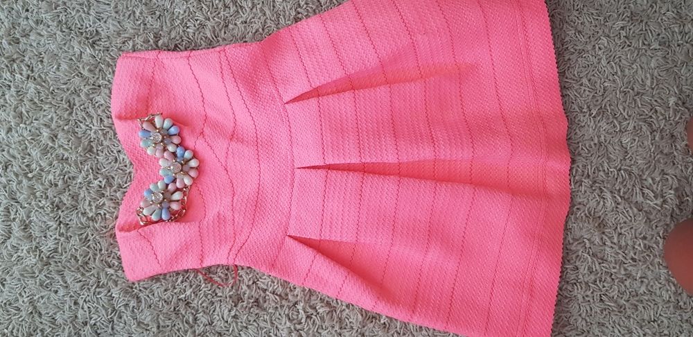 Neonowa różowa sukienka S rozkloszowana