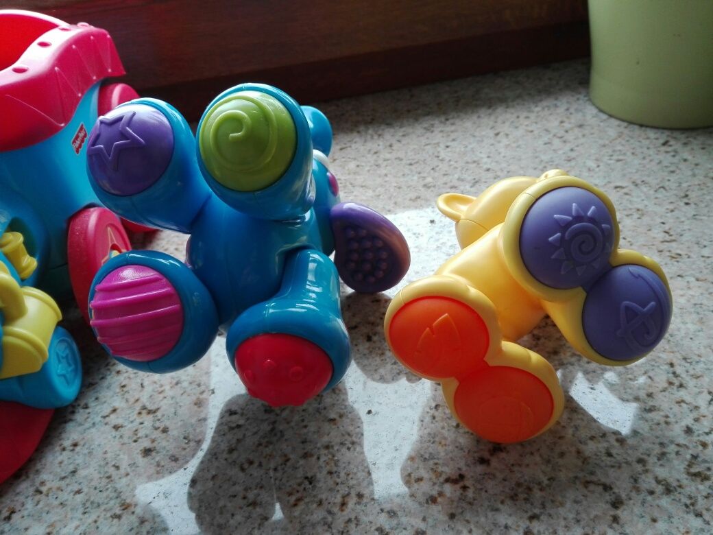 Grający pociąg ze zwierzętami Fisher Price