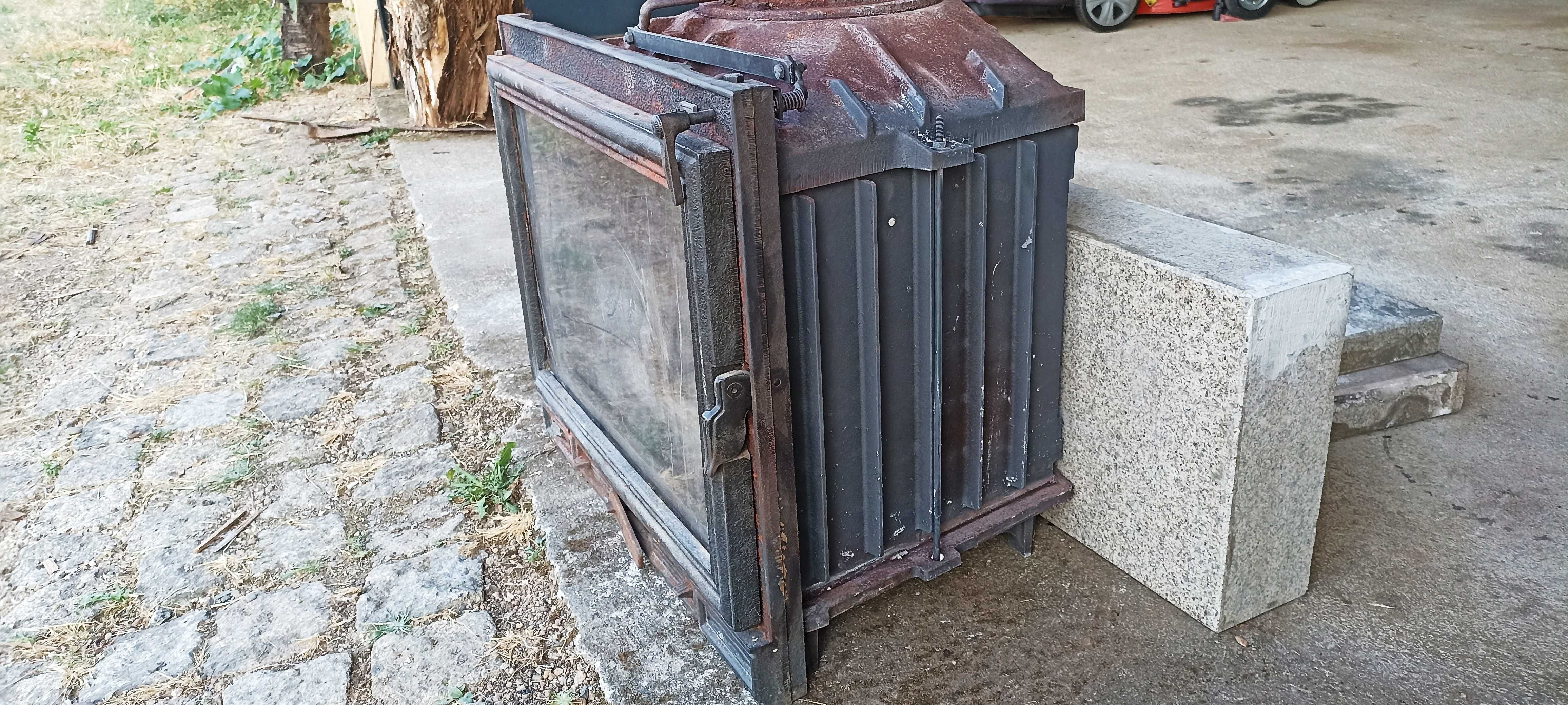 Lareira com recuperador de calor em ferro fundido